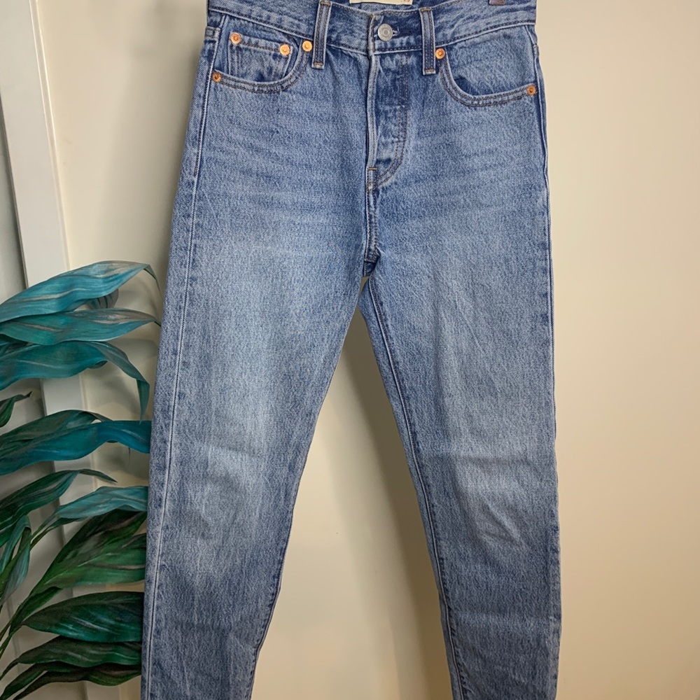 LEVIS VINTAGE STRAIGHT LEG JEANS